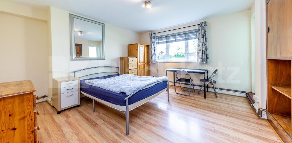 Spacious three double bedroom property perfect for students! Augustus Street, Camden / Regents Park